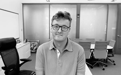 圖為普林斯頓大學(xué)化學(xué)系教授David MacMillan. 圖為普林斯頓大學(xué)化學(xué)系教授David MacMillan.