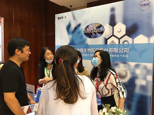 周曉堂主任會后與業界同仁交流探討 周曉堂主任會后與業界同仁交流探討
