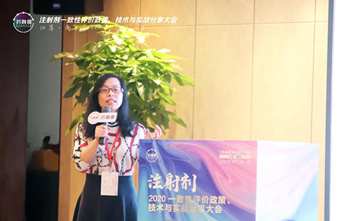 周曉堂主任上臺發表演講 周曉堂主任上臺發表演講