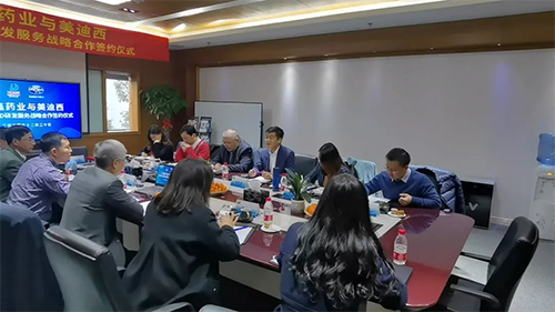 力鑫藥業董事長&總經理高悅譯、副總經理張倩、首席技術官陳成斌、研發商務總監劉恩桂、總經辦主任張夢晗