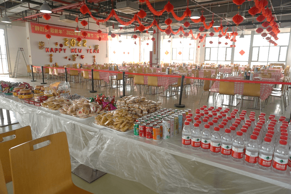 美迪西還為伙伴們準備了水果、零食、飲料等