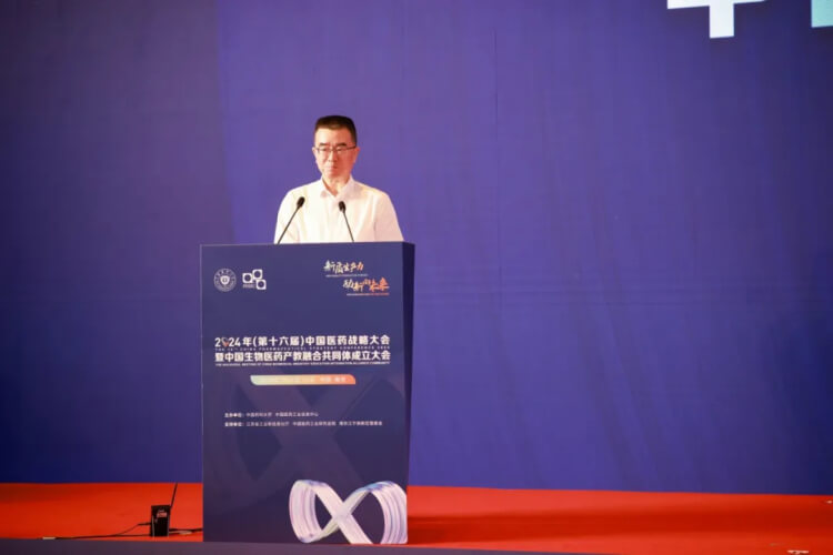中國藥科大學(xué)校黨委書記金能明致辭.jpg